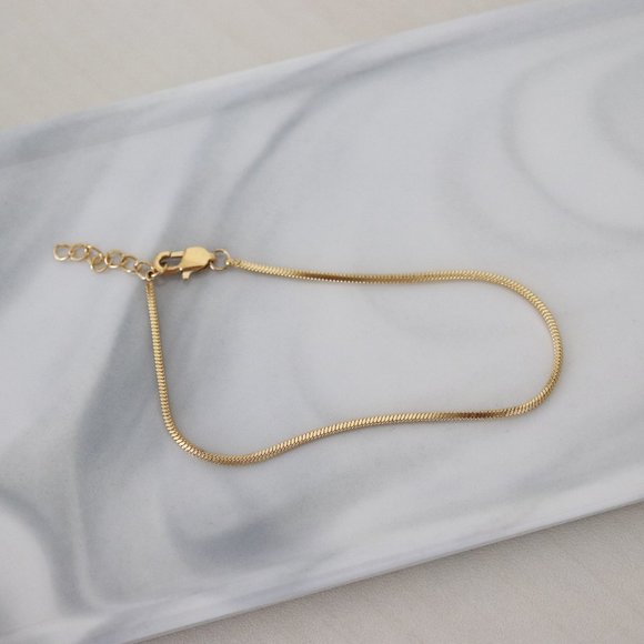 1.5mm Snake Chain Bracelet Gold Plated Stainless Steel - Picture 2 of 3